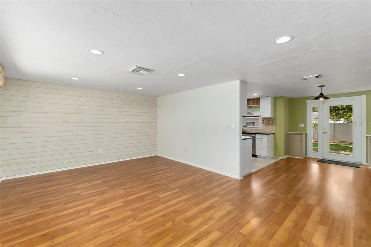 2702 GRAND CAYMAN STREET — photo 6 of 63
