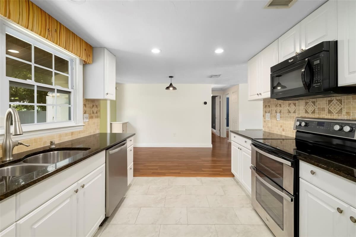 2702 GRAND CAYMAN STREET — photo 15 of 63