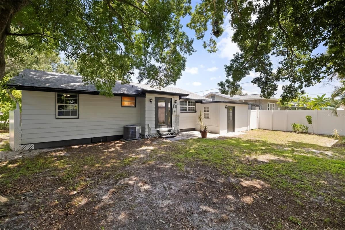 2702 GRAND CAYMAN STREET — photo 37 of 63