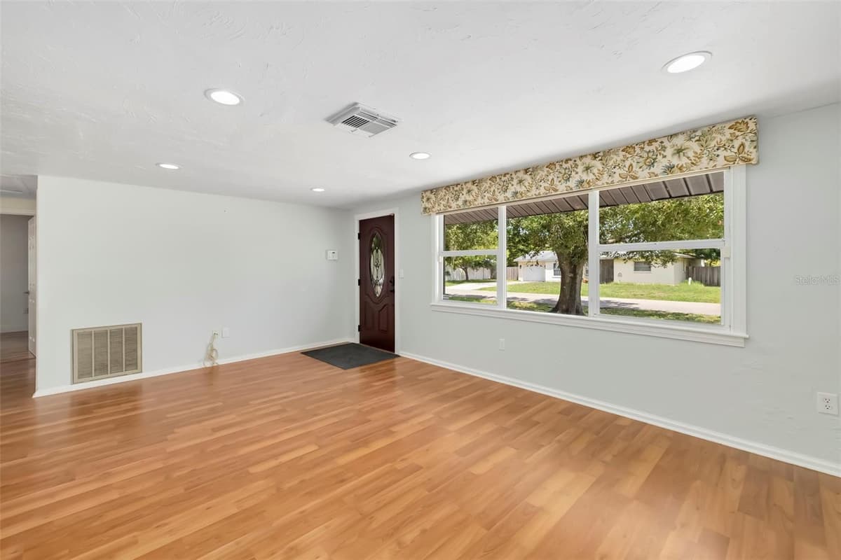 2702 GRAND CAYMAN STREET — photo 7 of 63