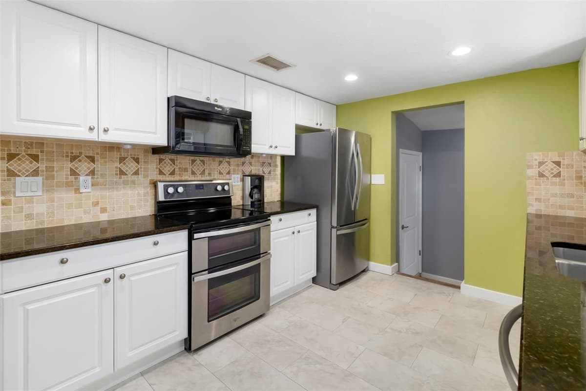 2702 GRAND CAYMAN STREET — photo 12 of 63