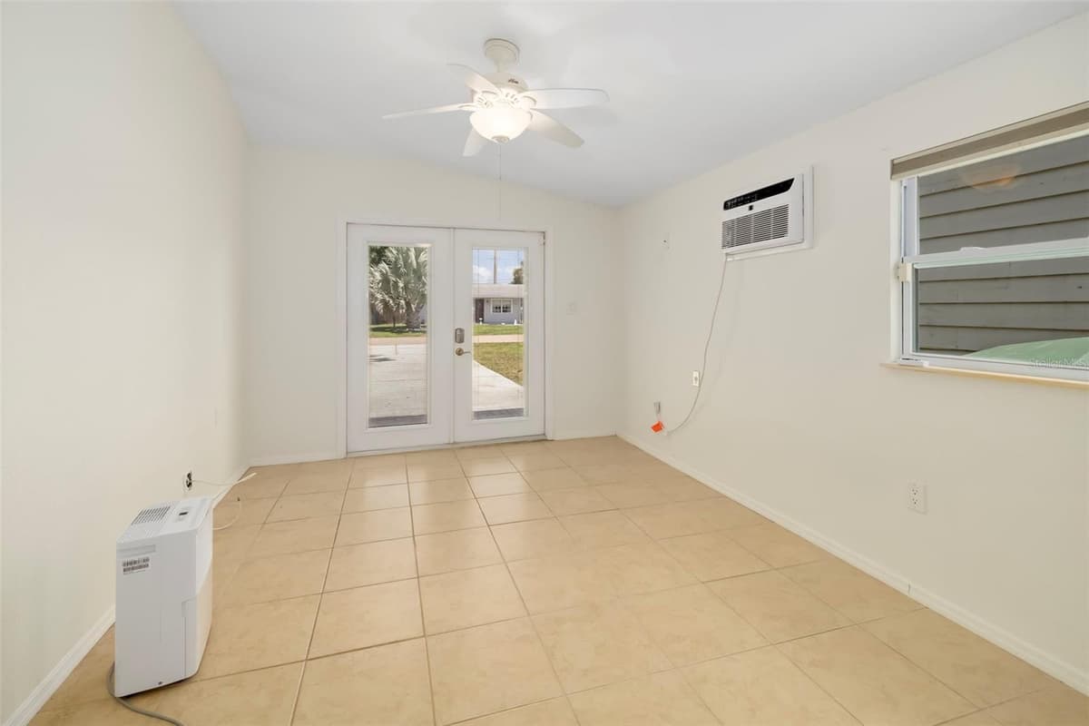 2702 GRAND CAYMAN STREET — photo 20 of 63