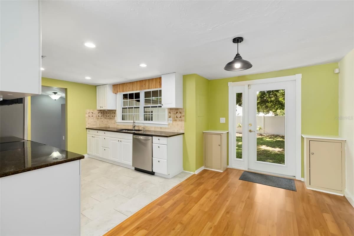 2702 GRAND CAYMAN STREET — photo 13 of 63