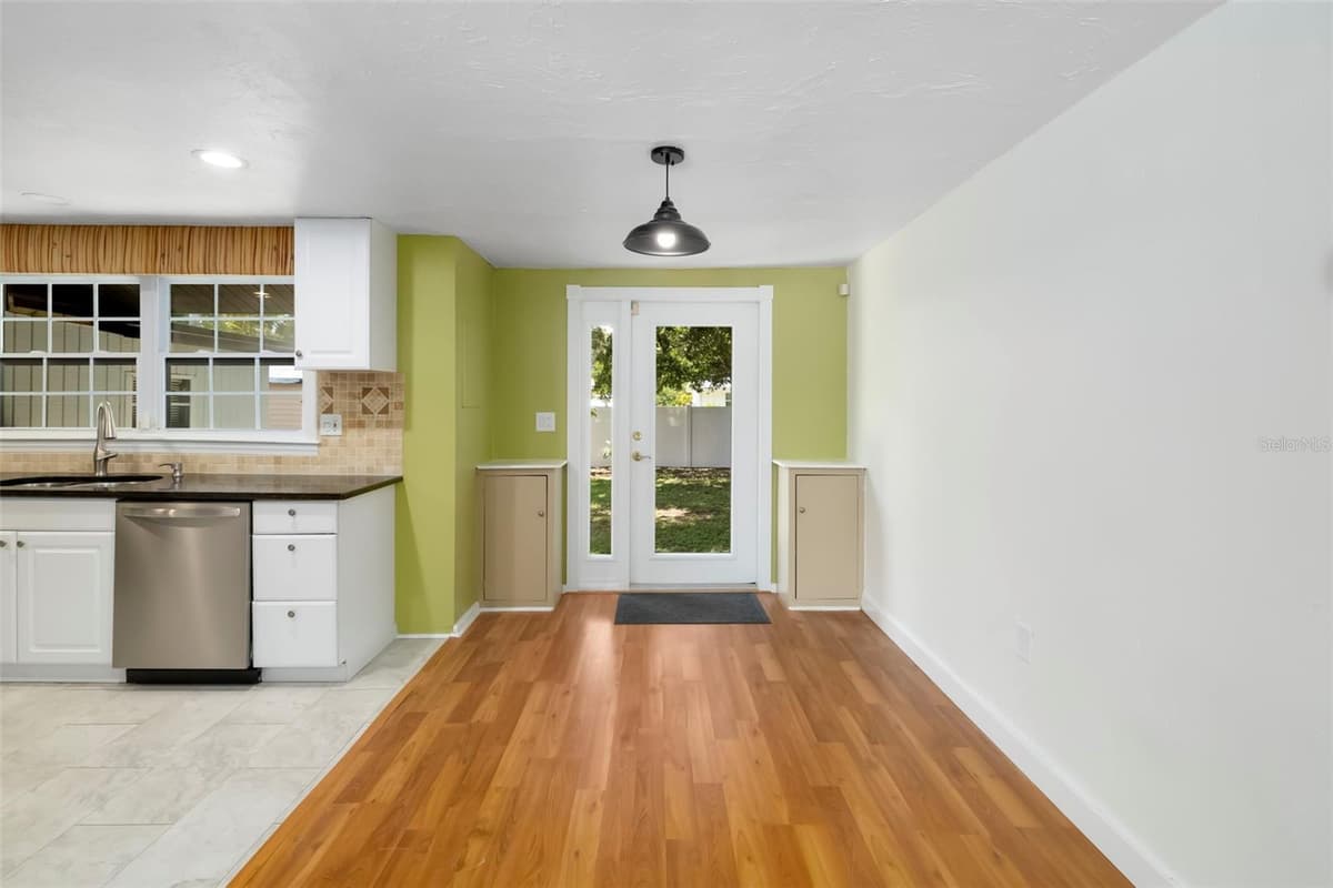 2702 GRAND CAYMAN STREET — photo 10 of 63