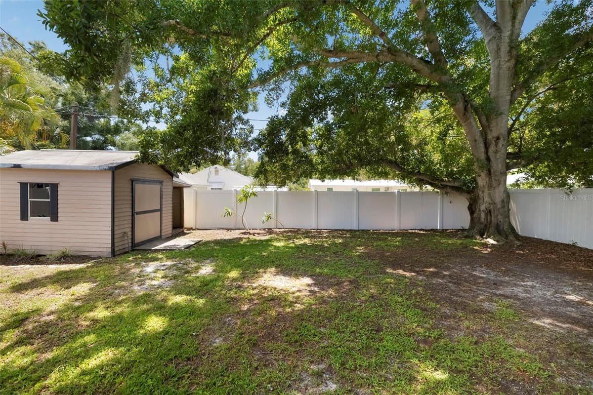 2702 GRAND CAYMAN STREET — photo 35 of 63