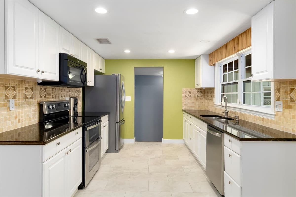 2702 GRAND CAYMAN STREET — photo 14 of 63