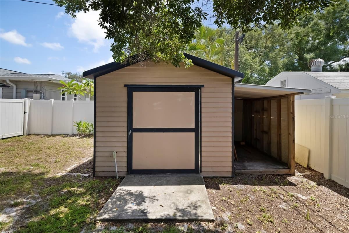 2702 GRAND CAYMAN STREET — photo 38 of 63