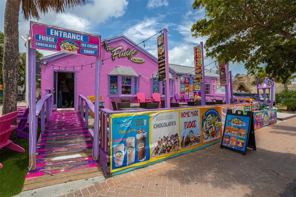 2702 GRAND CAYMAN STREET — photo 48 of 63