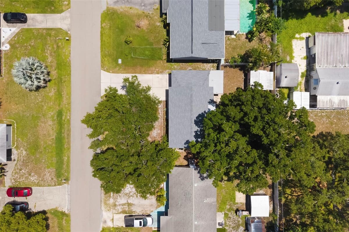 2702 GRAND CAYMAN STREET — photo 9 of 63
