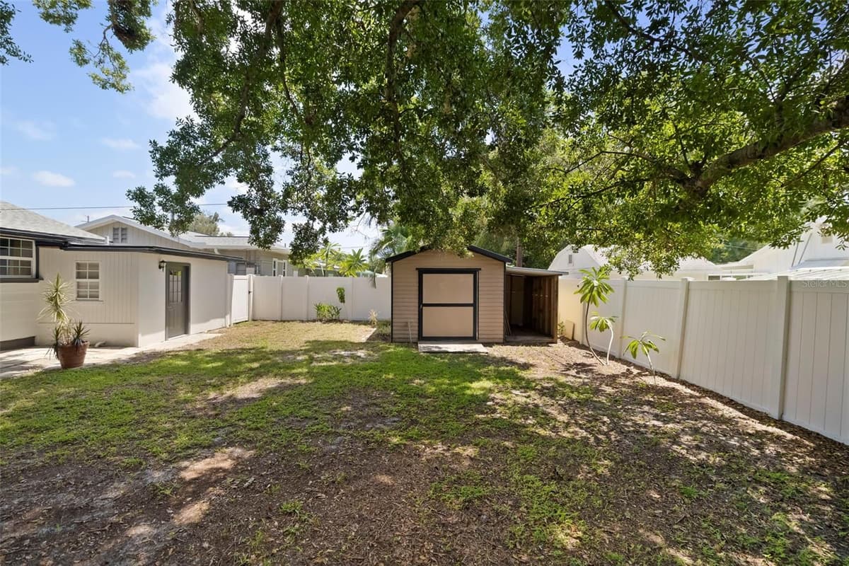 2702 GRAND CAYMAN STREET — photo 36 of 63