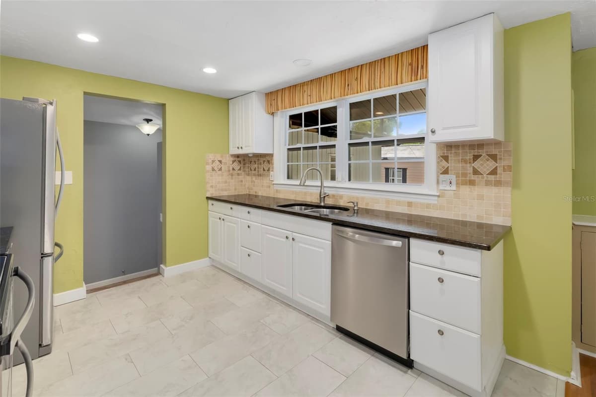 2702 GRAND CAYMAN STREET — photo 11 of 63