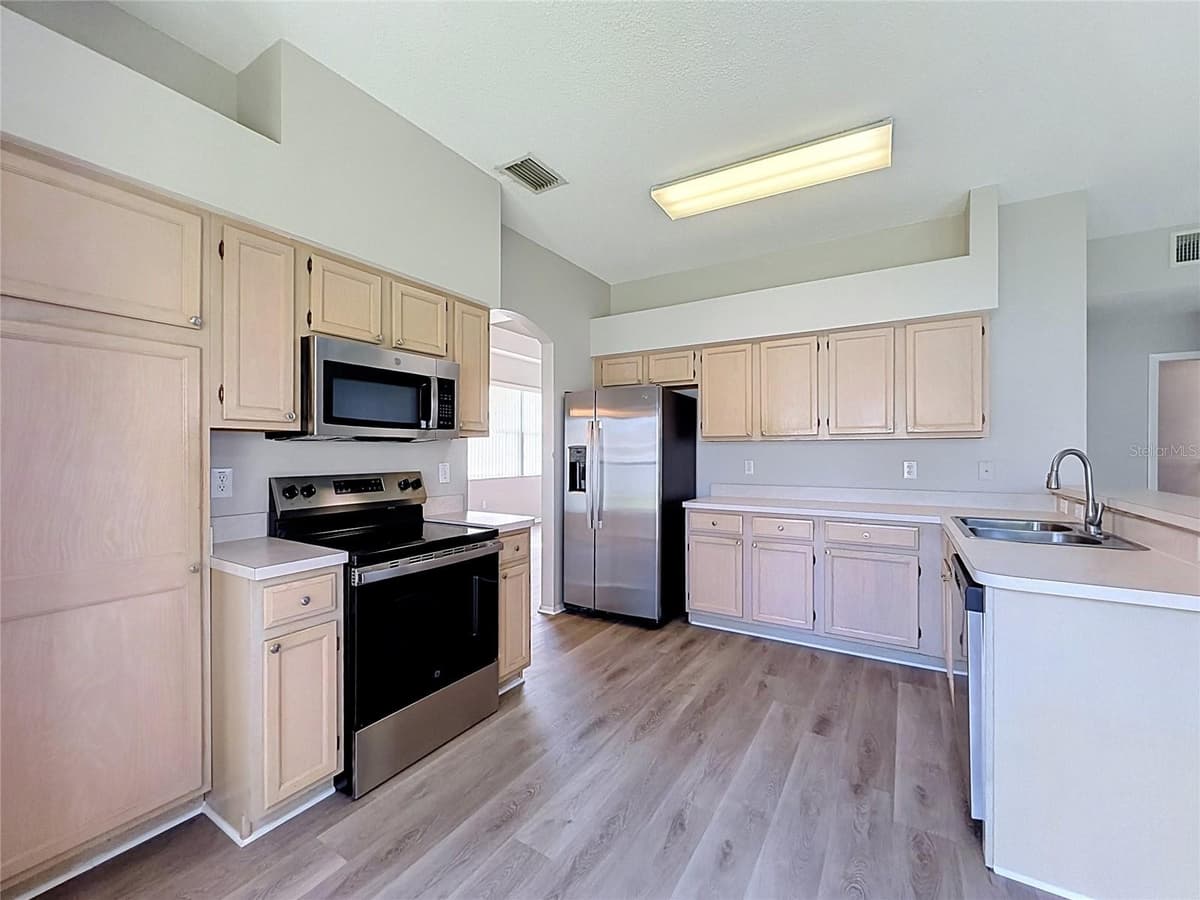 27402 CORAL SPRINGS DRIVE — photo 15 of 38