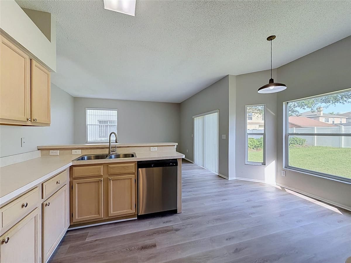 27402 CORAL SPRINGS DRIVE — photo 12 of 38