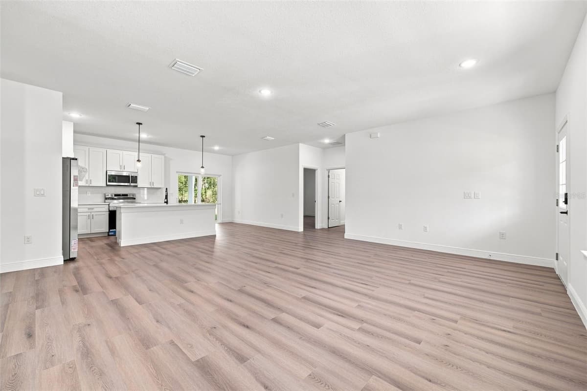 7930 PITCAIRN WAY — photo 11 of 35