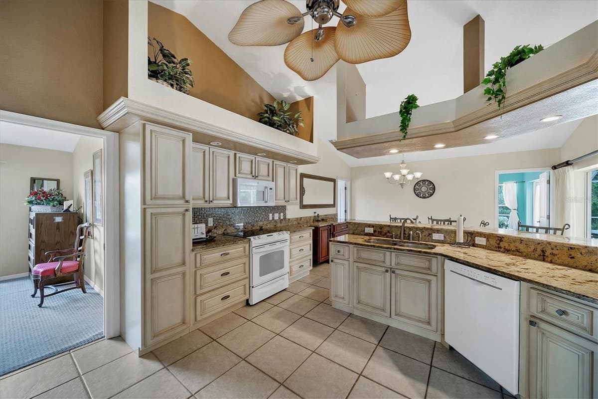 36 PINE VALLEY COURT — photo 9 of 42