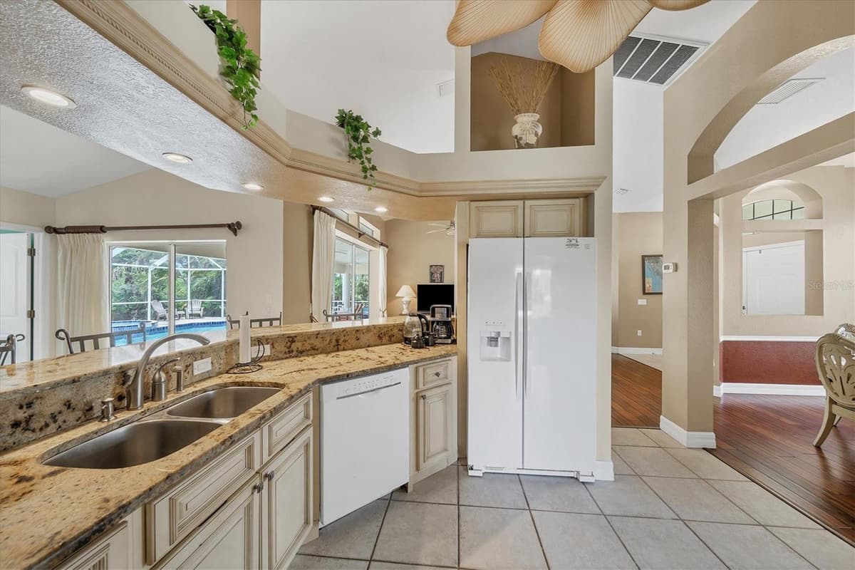 36 PINE VALLEY COURT — photo 11 of 42