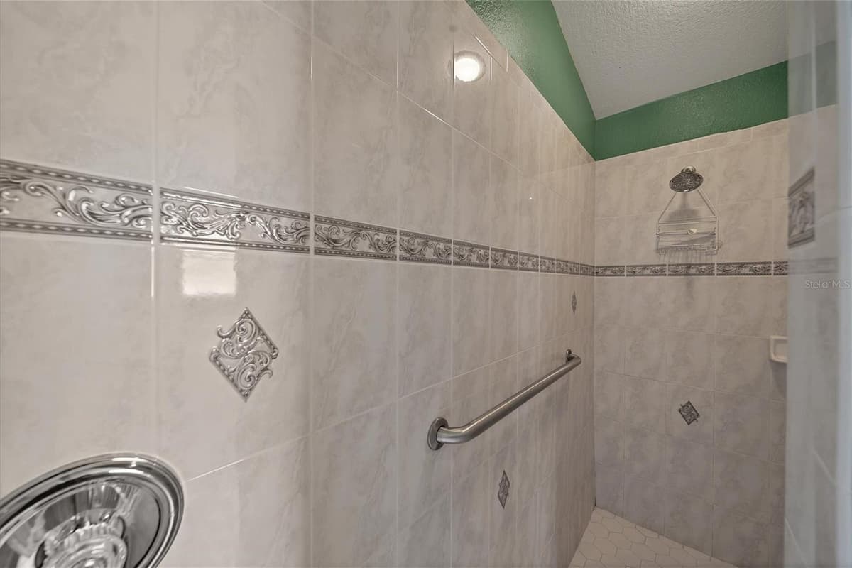 36 PINE VALLEY COURT — photo 29 of 42