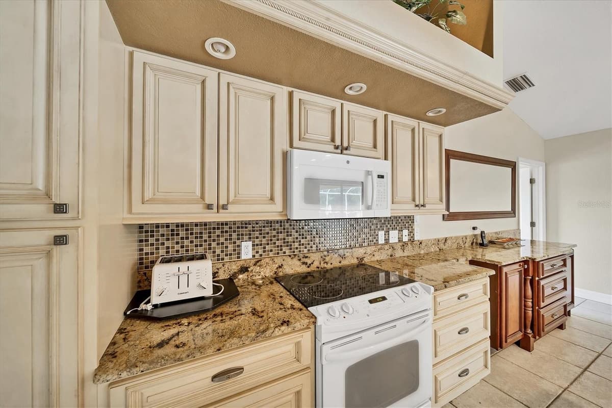 36 PINE VALLEY COURT — photo 13 of 42