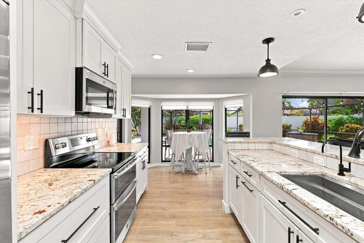 3441 HINSDALE COURT — photo 15 of 61