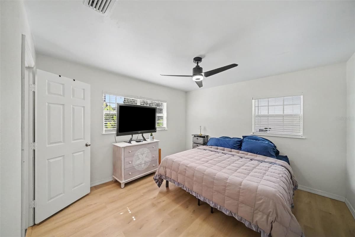 4636 BAY COURT AVENUE — photo 13 of 30