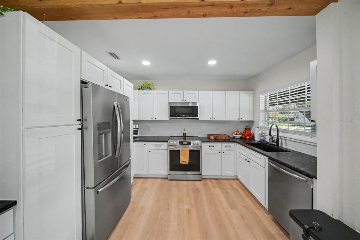 4636 BAY COURT AVENUE — photo 4 of 30