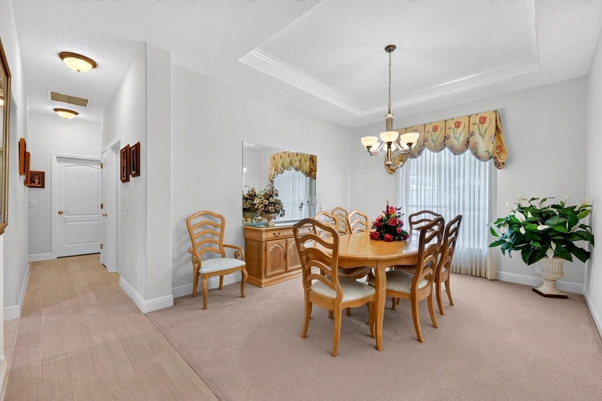 4 LAKEVIEW LANE — photo 3 of 39