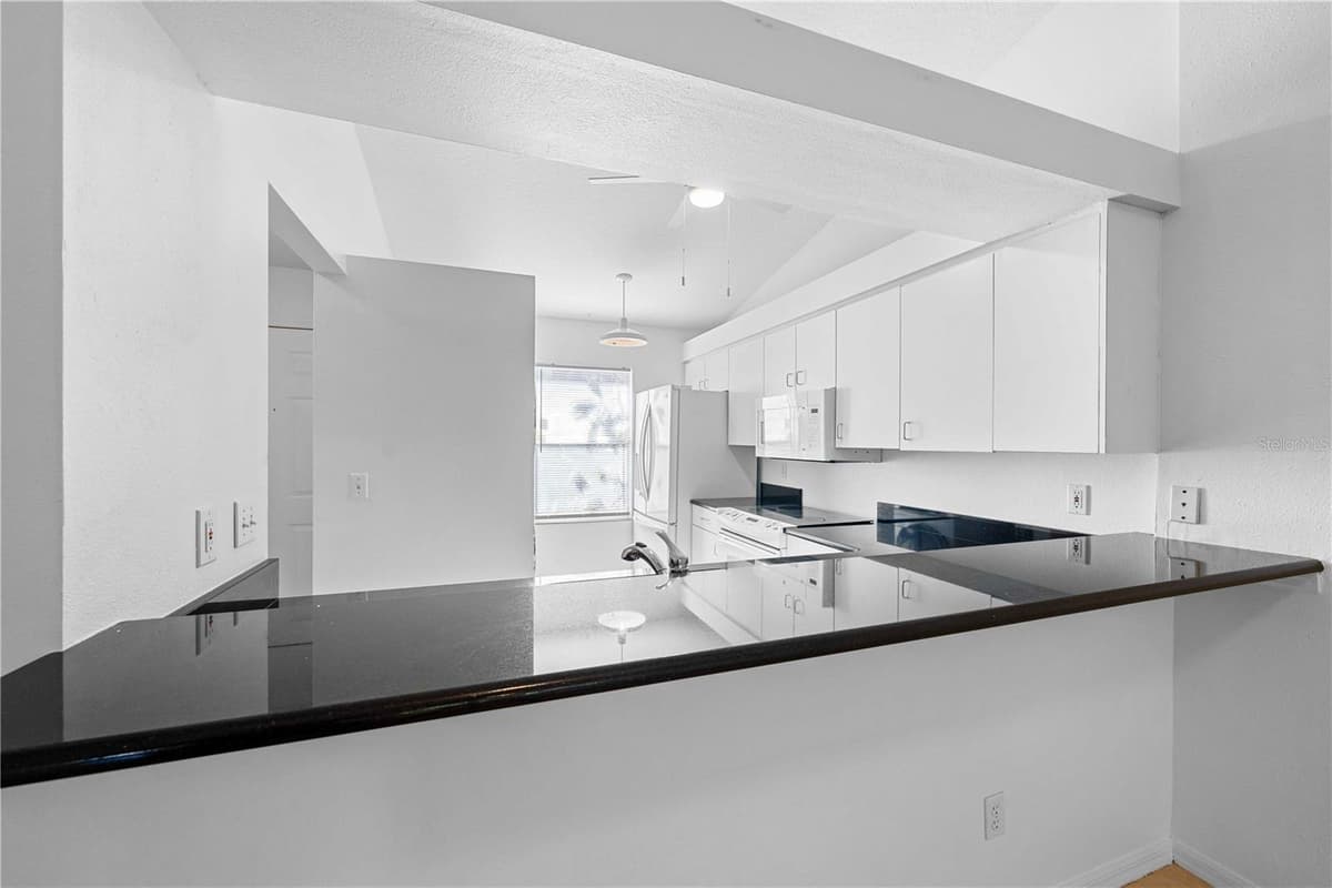 630 JEFFERSON AVENUE — photo 11 of 28