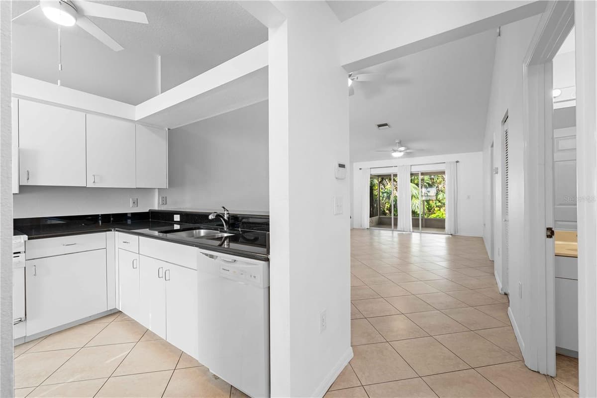 630 JEFFERSON AVENUE — photo 3 of 28