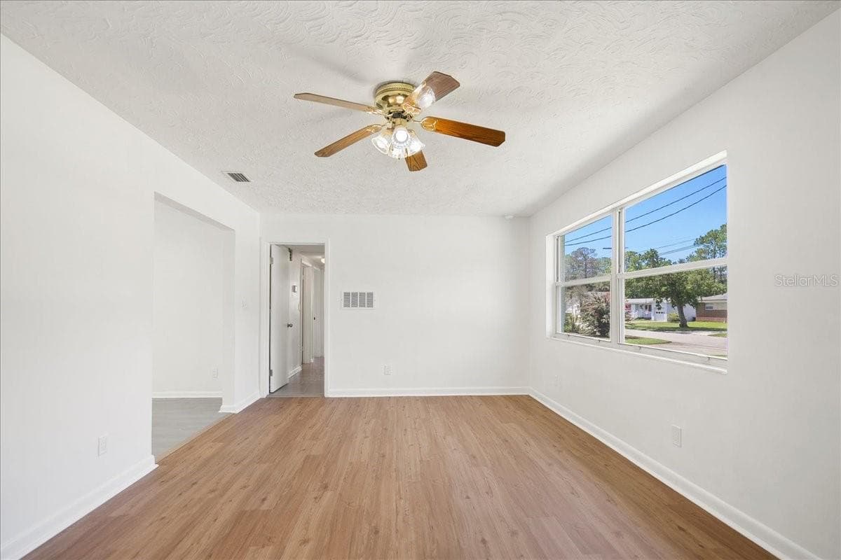 2125 LOU DRIVE — photo 9 of 53