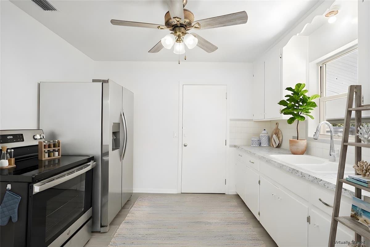 2125 LOU DRIVE — photo 18 of 53