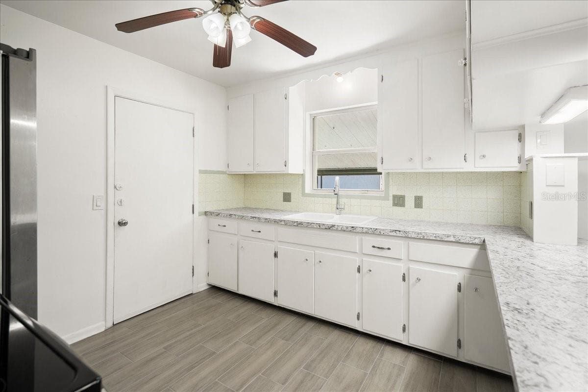 2125 LOU DRIVE — photo 19 of 53