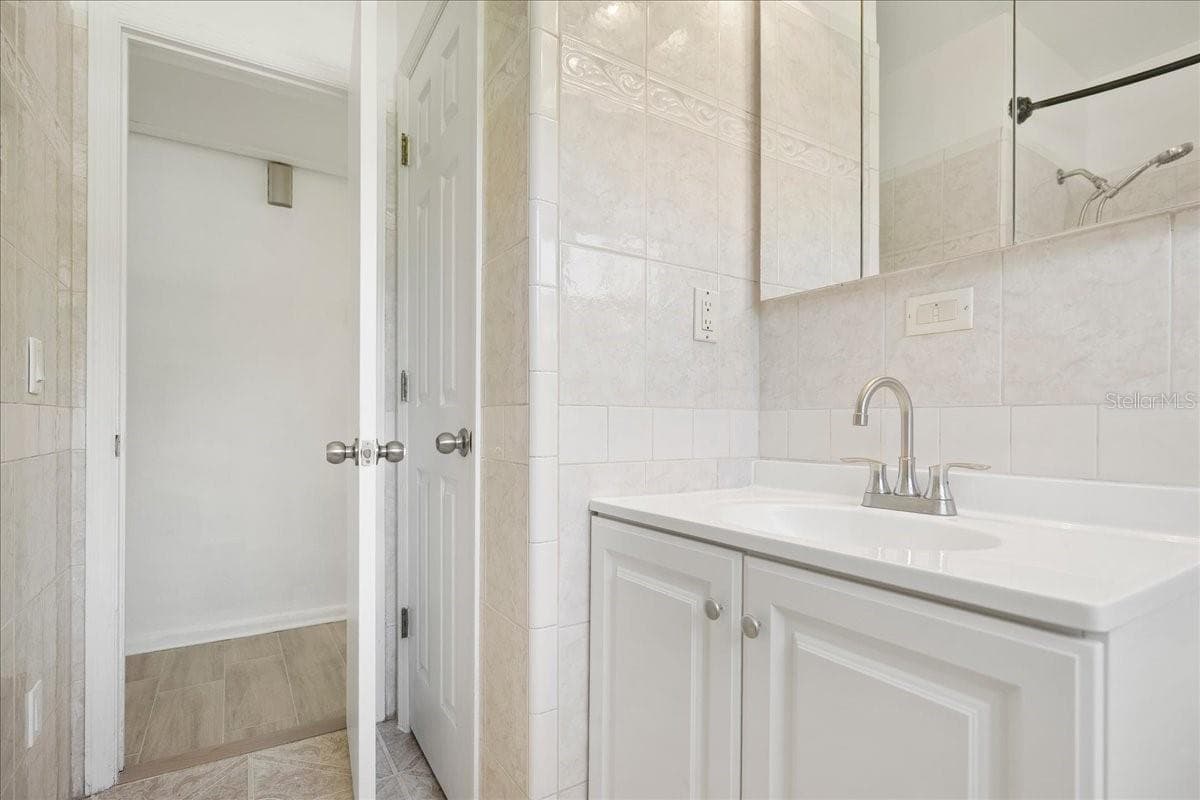 2125 LOU DRIVE — photo 24 of 53