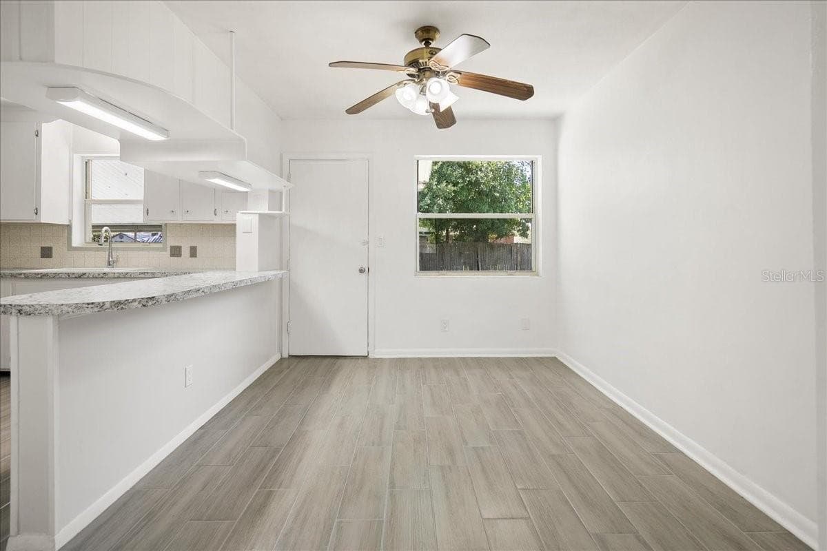 2125 LOU DRIVE — photo 14 of 53