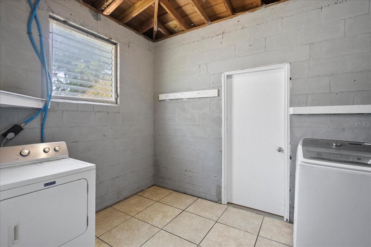 2125 LOU DRIVE — photo 42 of 53