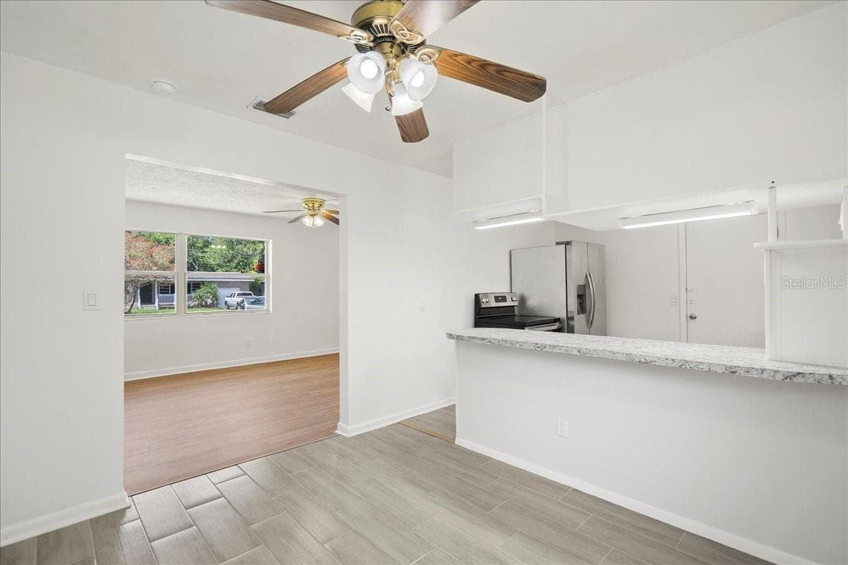 2125 LOU DRIVE — photo 12 of 53