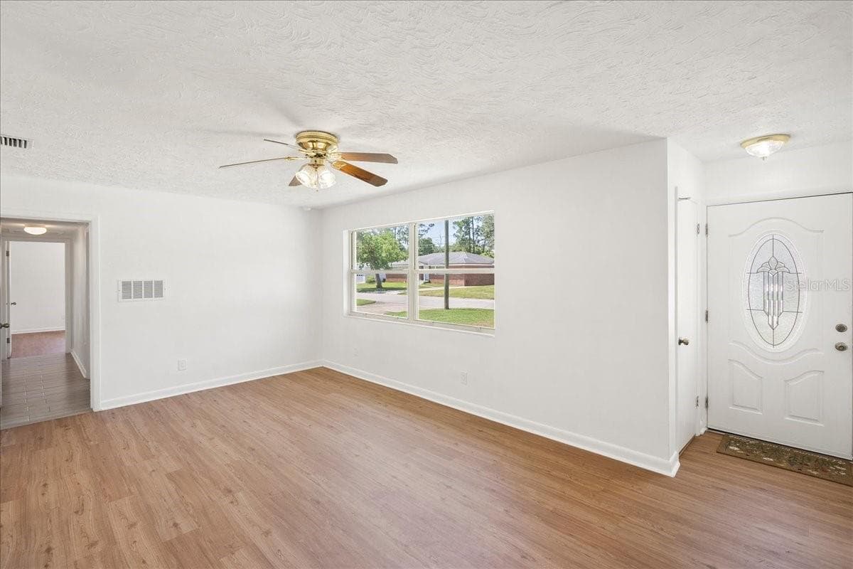 2125 LOU DRIVE — photo 5 of 53
