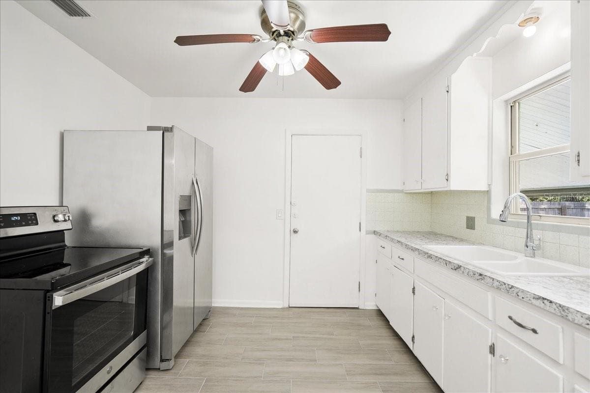 2125 LOU DRIVE — photo 17 of 53