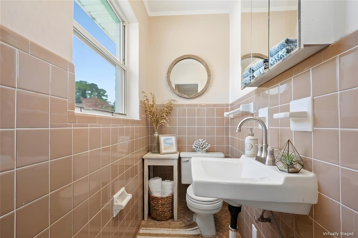 2125 LOU DRIVE — photo 34 of 53