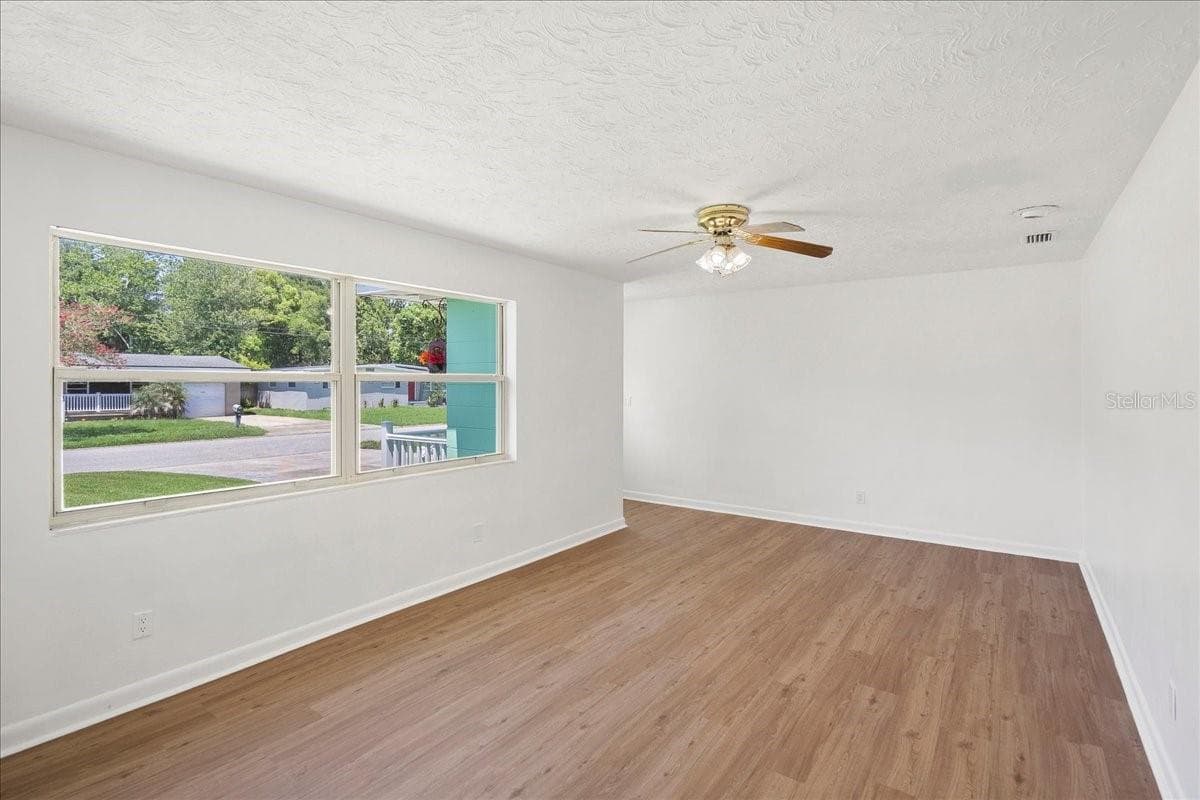 2125 LOU DRIVE — photo 7 of 53