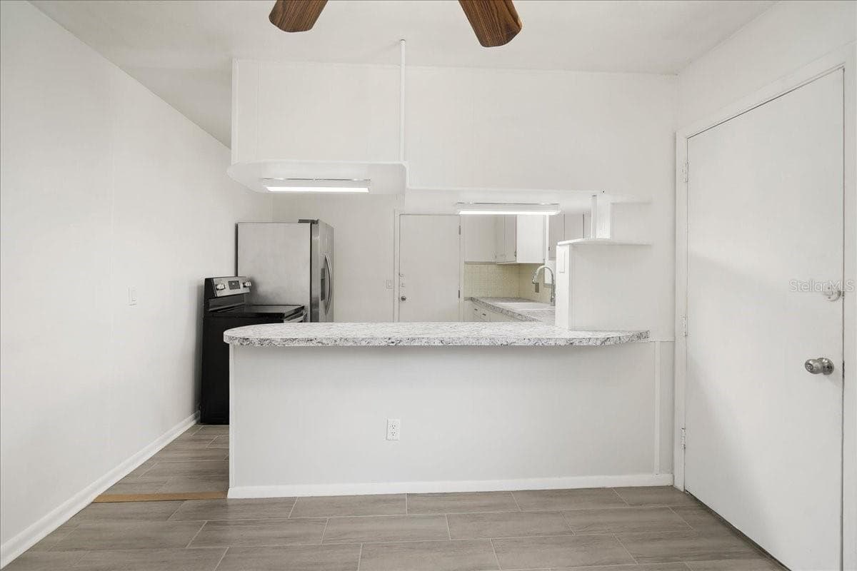 2125 LOU DRIVE — photo 16 of 53