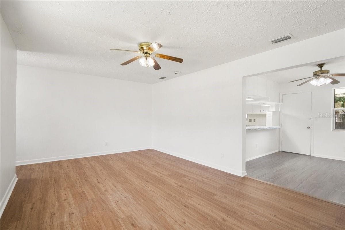 2125 LOU DRIVE — photo 11 of 53