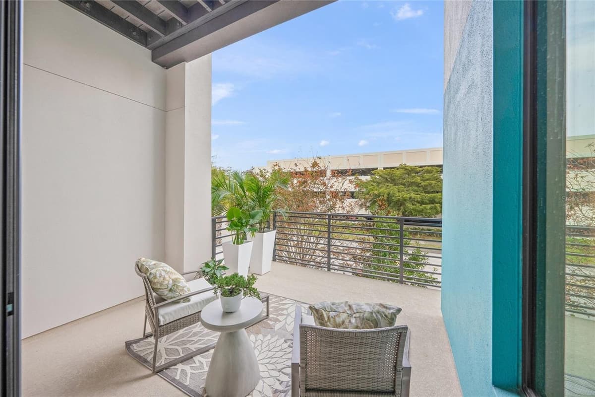 72 SCHOOL AVENUE — photo 17 of 81