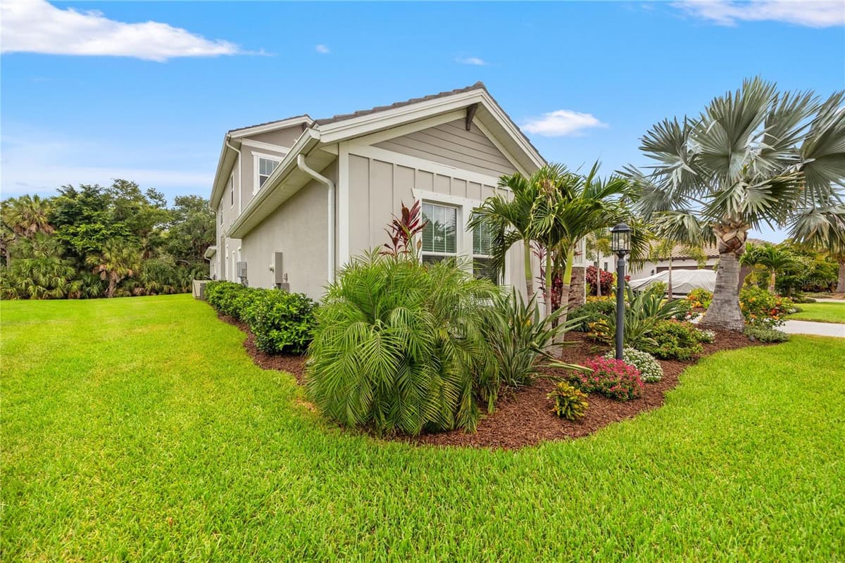 9479 TEQUILA SUNRISE DRIVE — photo 4 of 58