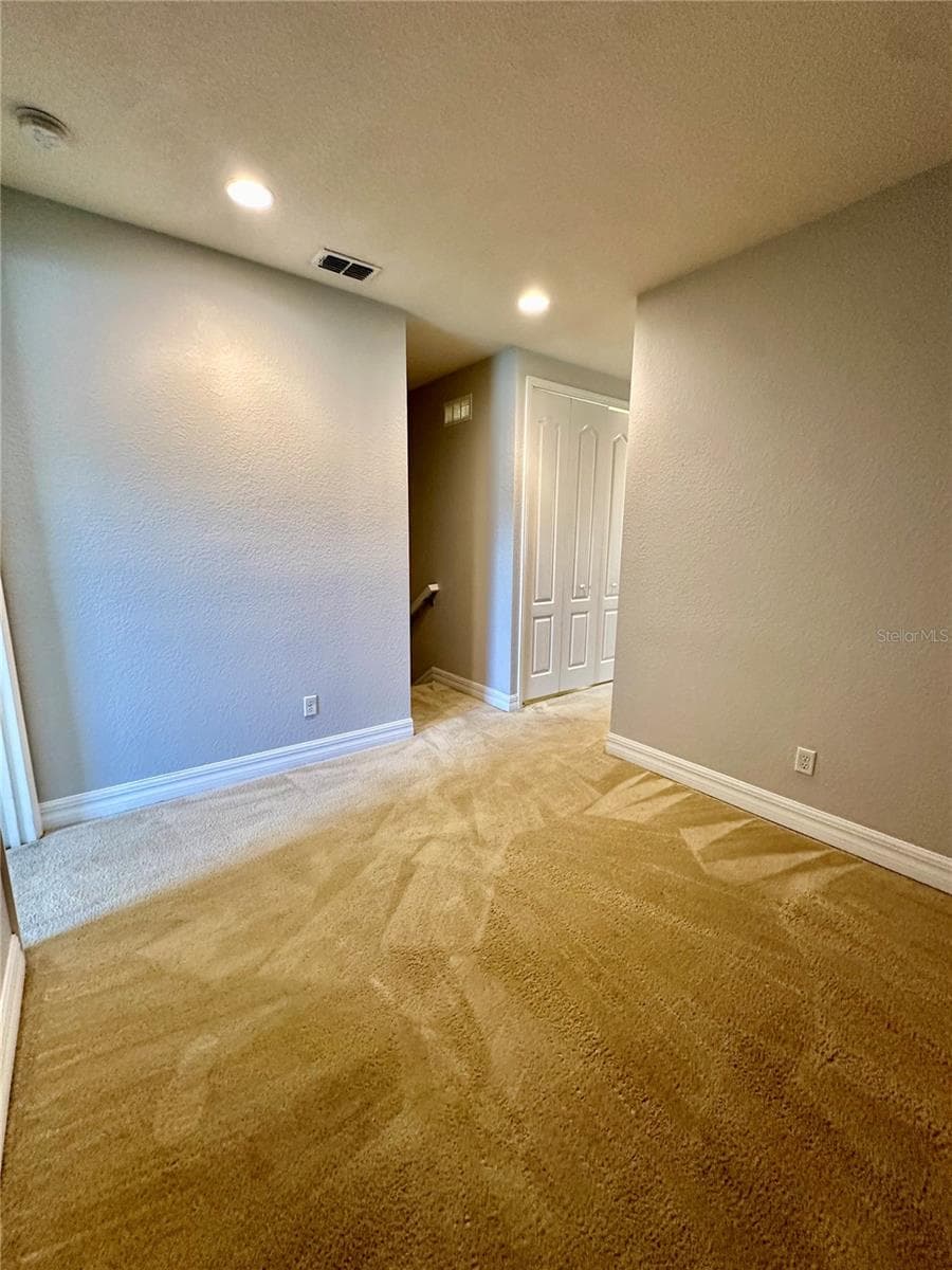 10083 EAGLE CREEK CENTER BOULEVARD — photo 10 of 14