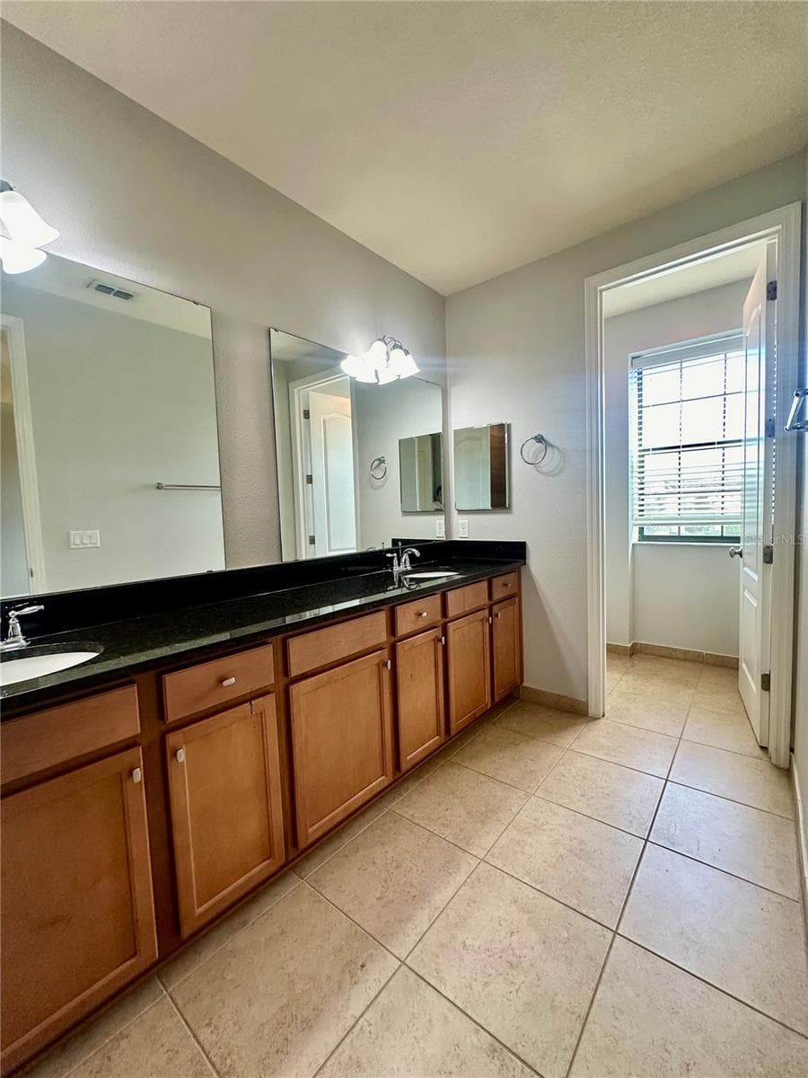 10083 EAGLE CREEK CENTER BOULEVARD — photo 11 of 14