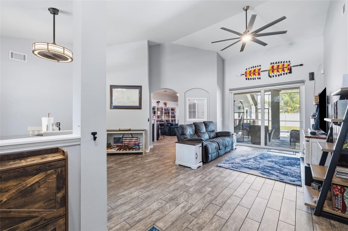 12020 RUNNING FOX CIRCLE — photo 3 of 31