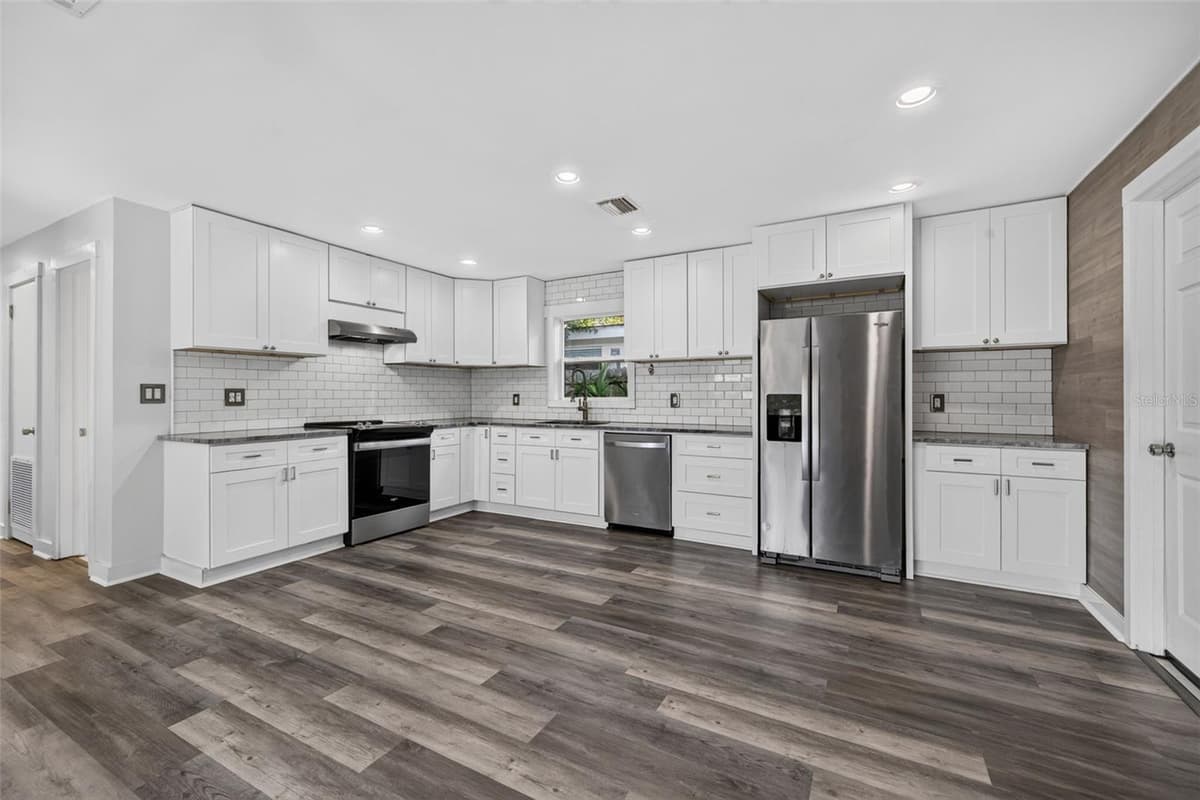 2175 43RD AVENUE — photo 6 of 26