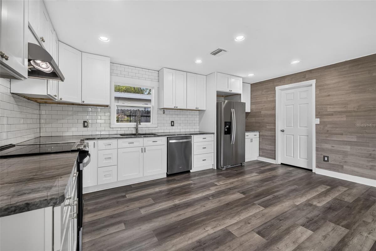 2175 43RD AVENUE — photo 7 of 26