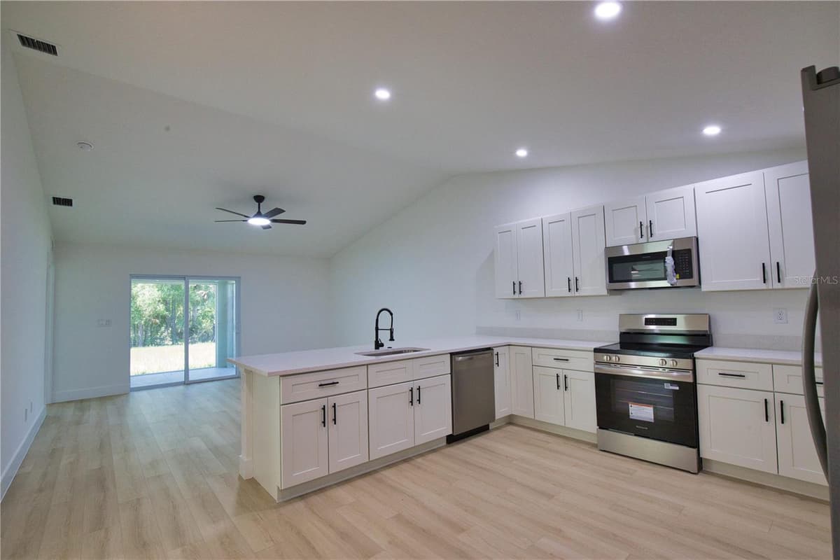 17147 and 17149 CARLEEN AVENUE — photo 7 of 46