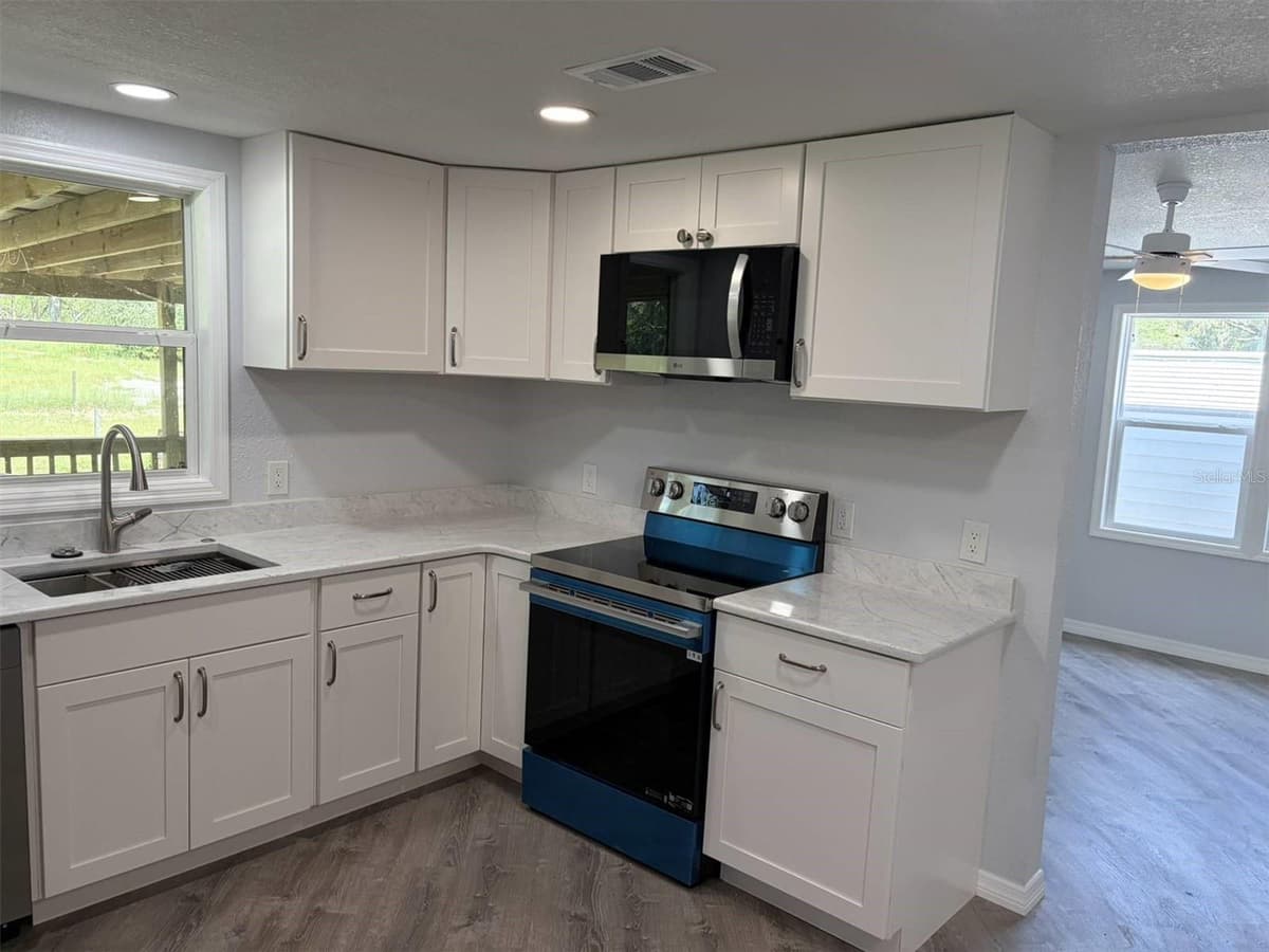 7654 NEWCASTLE COURT — photo 9 of 27